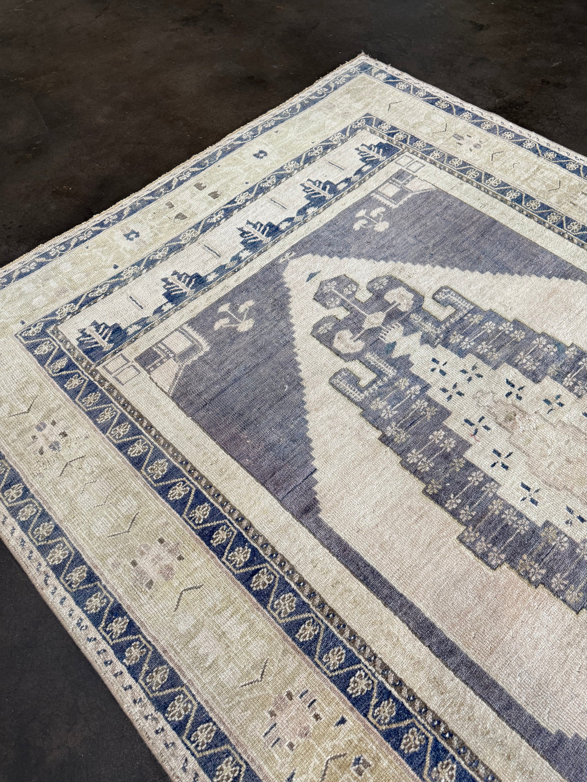 Natural vintage Turkish rug